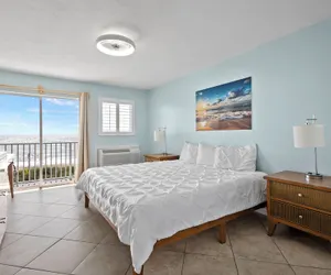 Photo 2 - Oceanfront Inn
