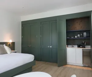 Photo 4 - Whitetail Court Hotel