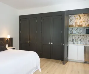 Photo 3 - Whitetail Court Hotel