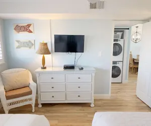 Photo 5 - Beach House 404c 2 Bedroom Condo by RedAwning