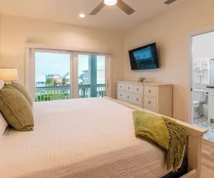 Photo 3 - Beachview Villa Room for 22!