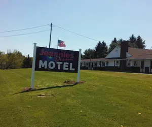 Photo 2 - Jeannies Dream Motel