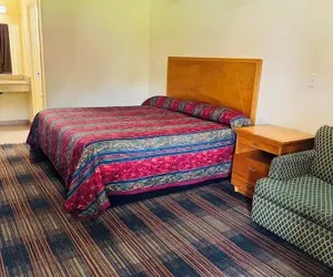 Photo 3 - EXECUTIVE INN