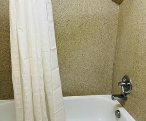 Photo 5 - EXECUTIVE INN