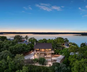 Photo 2 - Canyon Lakehouse Panoramic Lake Views With Firepit!