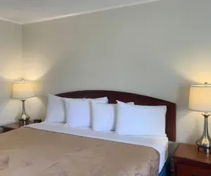 Photo 2 - River Valley Inn