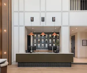 Photo 5 - Denizen Hotel