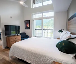 Photo 3 - Chugach Naswik Suites