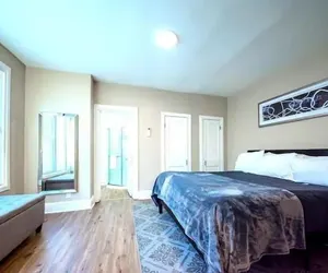 Photo 4 - The Loft At Gilpin Placeking Bedtrolley Square! 1 Bedroom Apts by RedAwning