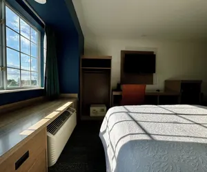 Photo 4 - Fargo Airport Inn