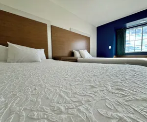 Photo 2 - Fargo Airport Inn