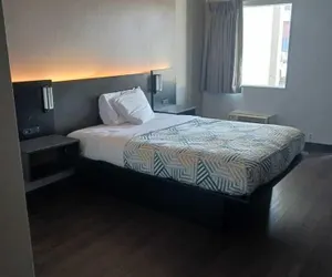 Photo 4 - Hotel 465 by Regency Inn & Suites