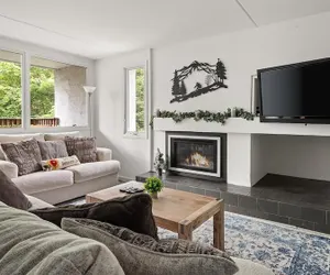 Photo 2 - Bridges Circle 2 Bedroom Condo by RedAwning