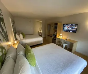Photo 5 - Newly Renovated Room in Cozy Hotel Near Disney