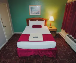 Photo 4 - Falls View Inn
