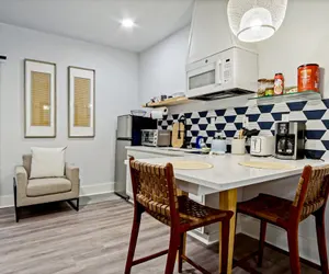 Photo 2 - Vintage Studio 6min-plaza Dist Full Kitchen