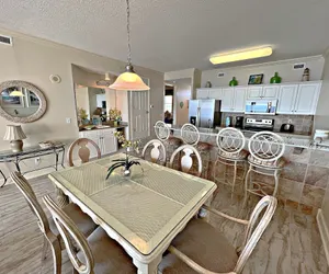 Photo 4 - Regency Isle 703