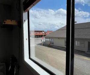Photo 4 - Ho Hum Motel