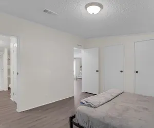 Photo 5 - Relaxing 4br Hideaway In Groveland 4 Bedroom Cottage by RedAwning