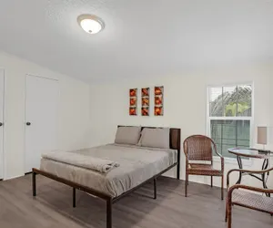 Photo 3 - Relaxing 4br Hideaway In Groveland 4 Bedroom Cottage by RedAwning