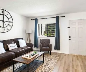 Photo 4 - Fantastic Renovated Condo Pool Downtown Fireplace