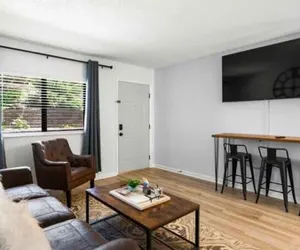 Photo 5 - Fantastic Renovated Condo Pool Downtown Fireplace