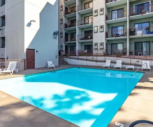 Photo 2 - Fantastic Renovated Condo Pool Downtown Fireplace