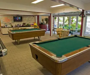 Photo 4 - Large Modern-style Condo w Pool Gym Game Room