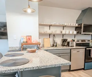 Photo 3 - Spacious Cozy 6BR for 14- Lgbtq Friendly 2260