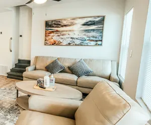 Photo 2 - Spacious Cozy 6BR for 14- Lgbtq Friendly 2260