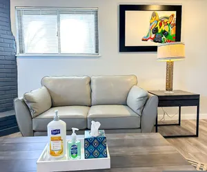 Photo 4 - Vintage Gem in Prime Location Cozy 1BR Oasis