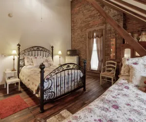 Photo 4 - Dickinson Room by Main Street Bed & Breakfast