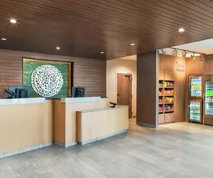 Photo 2 - Fairfield Inn & Suites Hanford