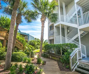 Photo 3 - Seaside Haven Stylish Condo 3 Pools New Rental