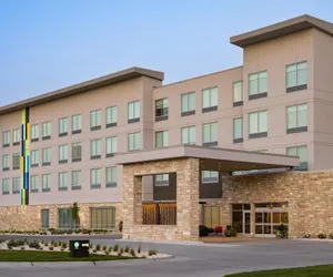 Photo 2 - Tru By Hilton Kearney