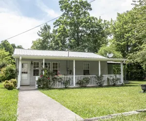 Photo 3 - Shea s Chalet - Cozy Home in Monteagle TN