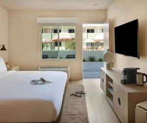 Photo 5 - City Center Hotel Long Beach, Sonder by Marriott Bonvoy