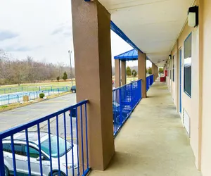 Photo 5 - Happy Stay Inn Madisonville I-69 By OYO