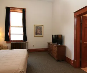 Photo 4 - Town Hall Inn