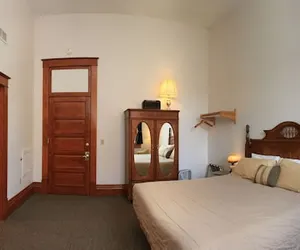 Photo 3 - Town Hall Inn