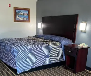 Photo 5 - Lake Seminole Inn By Belvilla Marianna Hwy 90