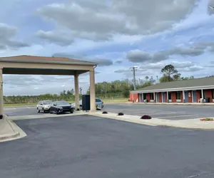 Photo 2 - Lake Seminole Inn By Belvilla Marianna Hwy 90