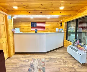 Photo 3 - Tennessee Mountain Lodge Riverside by OYO