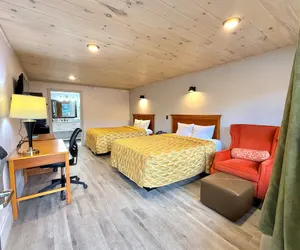 Photo 5 - Tennessee Mountain Lodge Riverside by OYO
