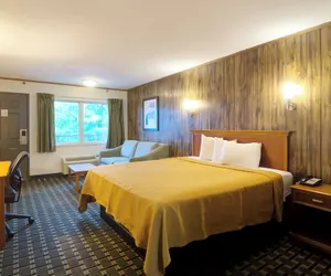 Photo 5 - Tennessee Mountain Lodge Riverside by OYO