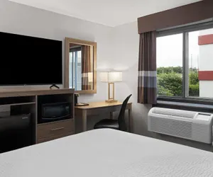 Photo 2 - Ramada by Wyndham Cedar Rapids South