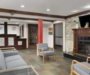 Photo 5 - Ramada by Wyndham Cedar Rapids South