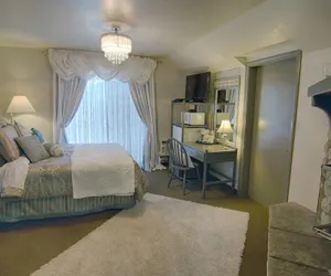 Photo 5 - The North Shore Inn