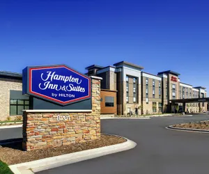 Photo 2 - Hampton Inn & Suites Milwaukee West