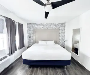 Photo 5 - North Beach Hotel